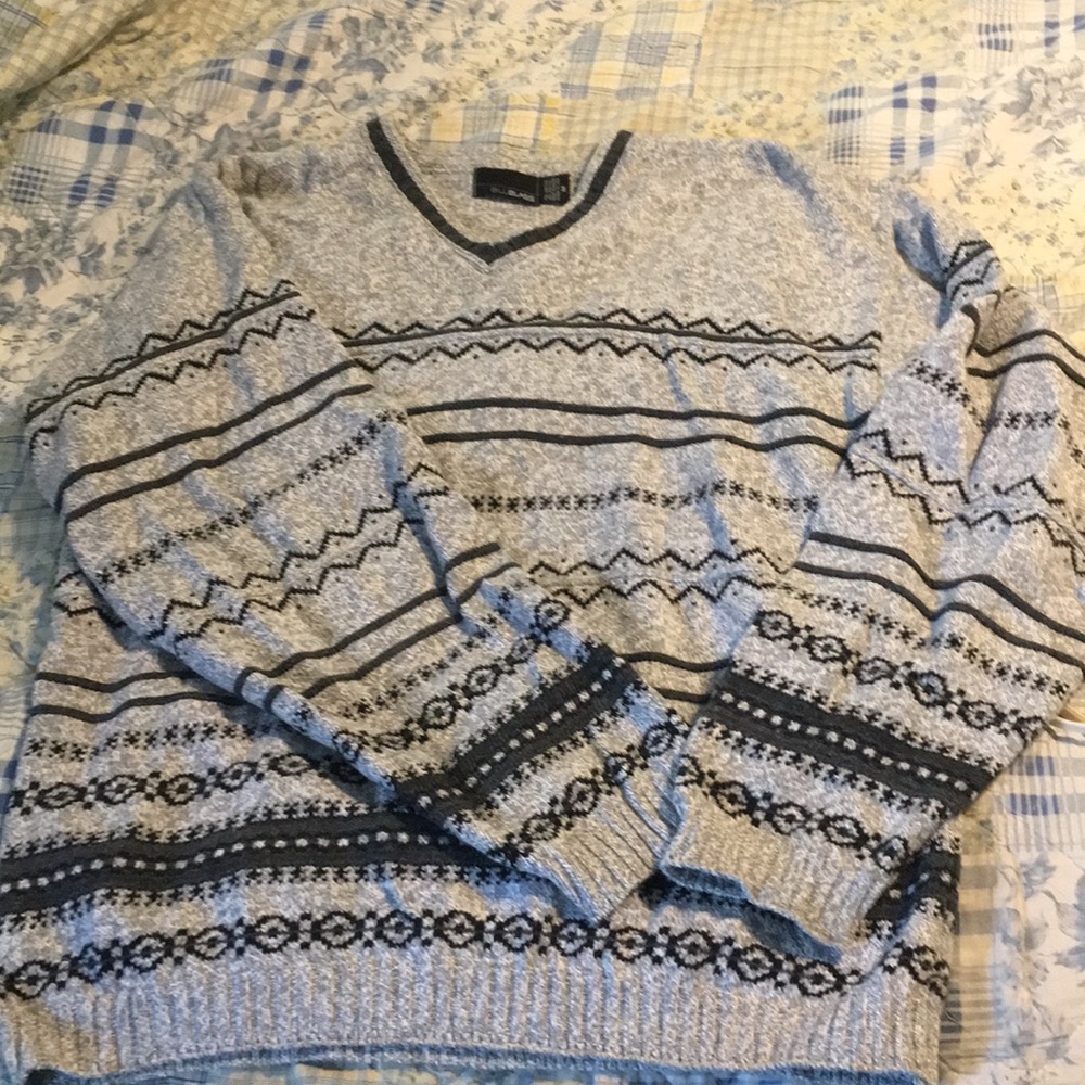 Men's sweater size M, V neck
